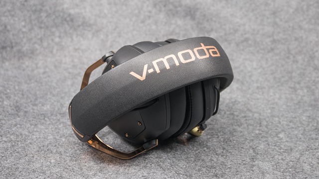 headphone-4004450_640